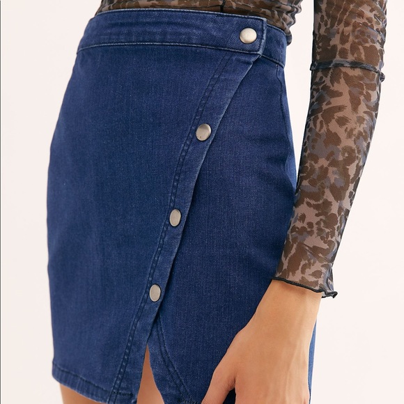 Free People notched denim mini NWT - Picture 4 of 7